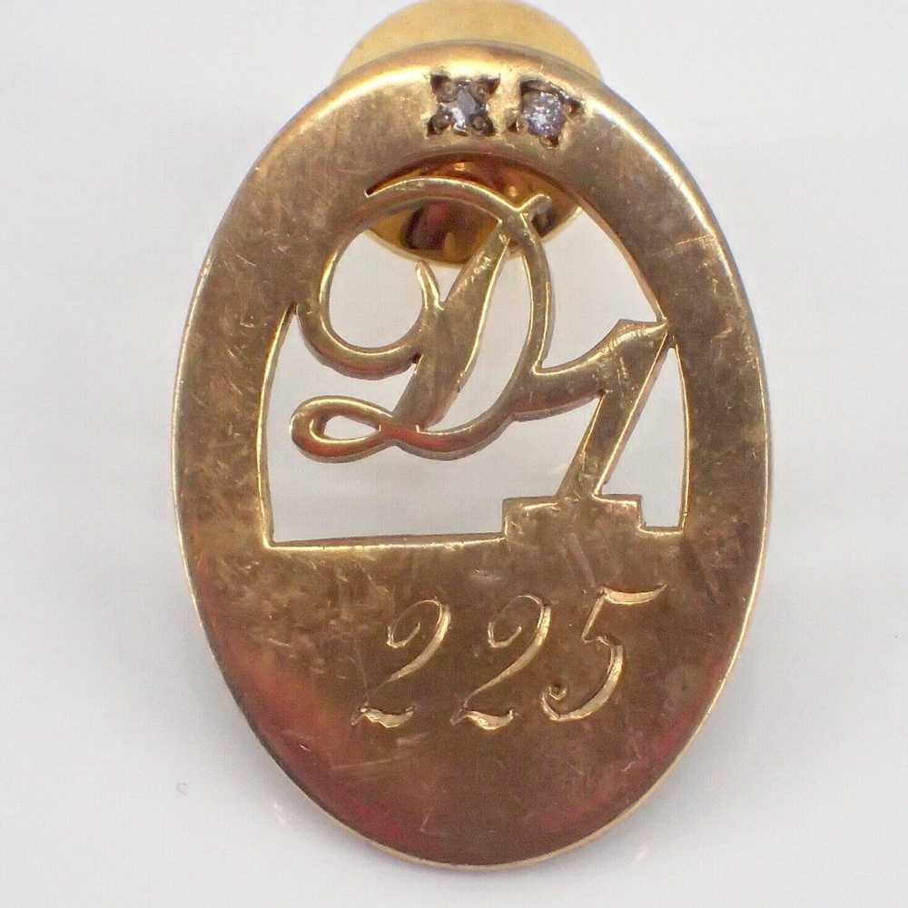 Vintage Gold tone D1 225 Service Pin by Jen with 2 Diamond Chips 3.94 grams